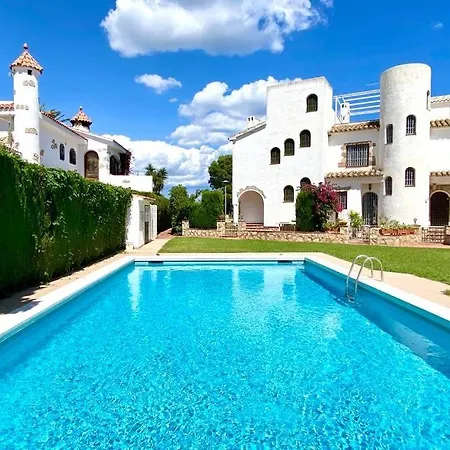 Casa De Mont-roig Delante De La Playa Holiday home